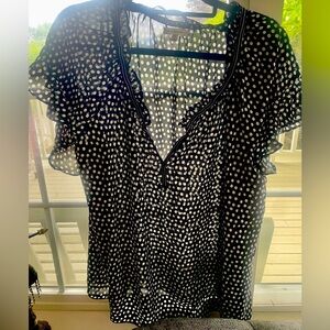 Max Studio 1X black and white vneck blouse ♠️